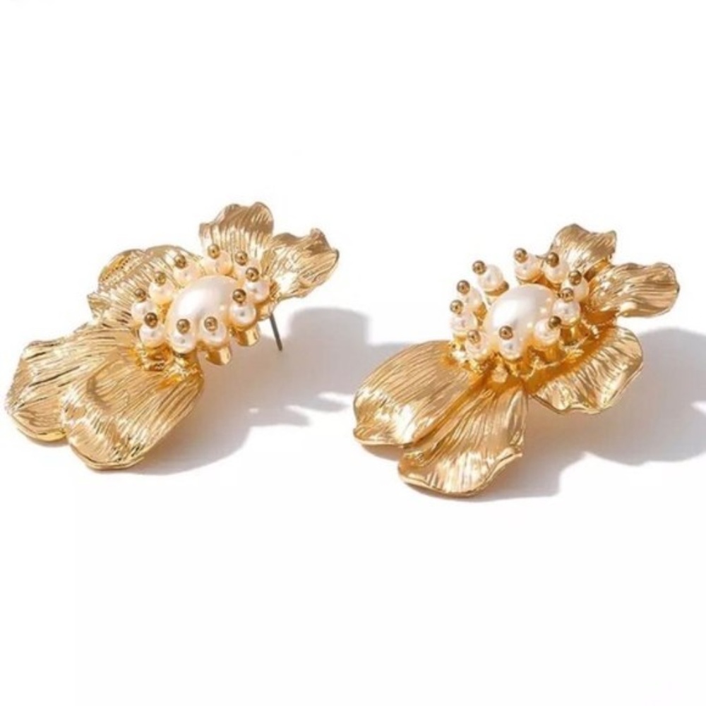 Zara Gold tone flower half leaf stud earrings NEW Gold Plated Floral Pearl Clust - Picture 4 of 7